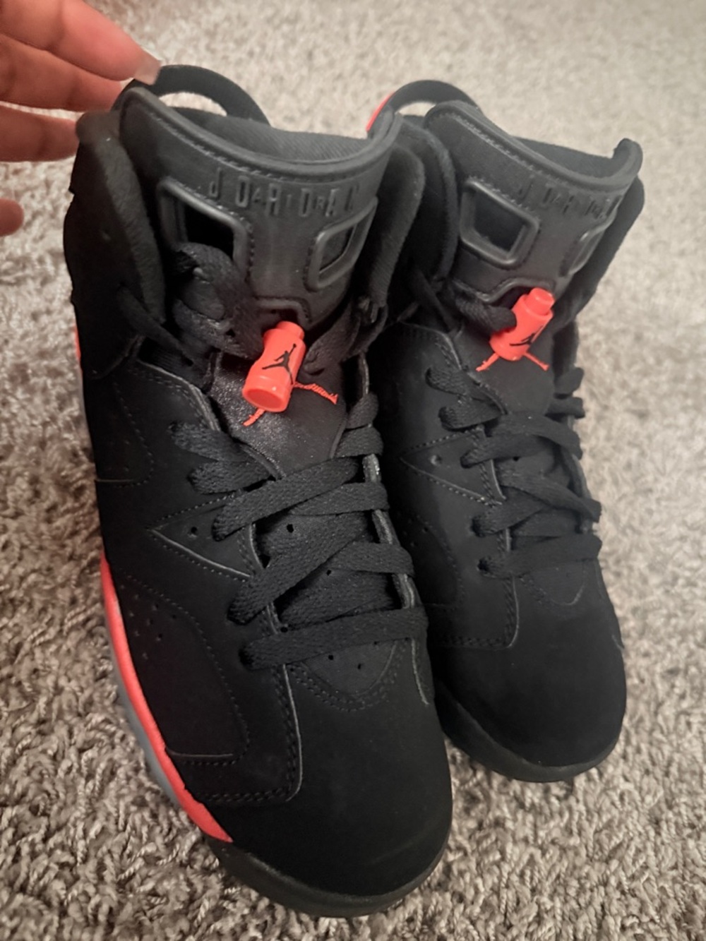 Jordan 6 Retro Black/Red Sneakers